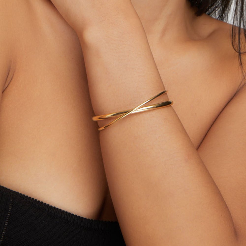 Goldene Twist-Armband